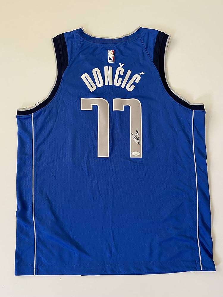 Amazon.com: DALLAS MAVERICKS LUKA DONCIC SIGNED AUTOGRAPHED